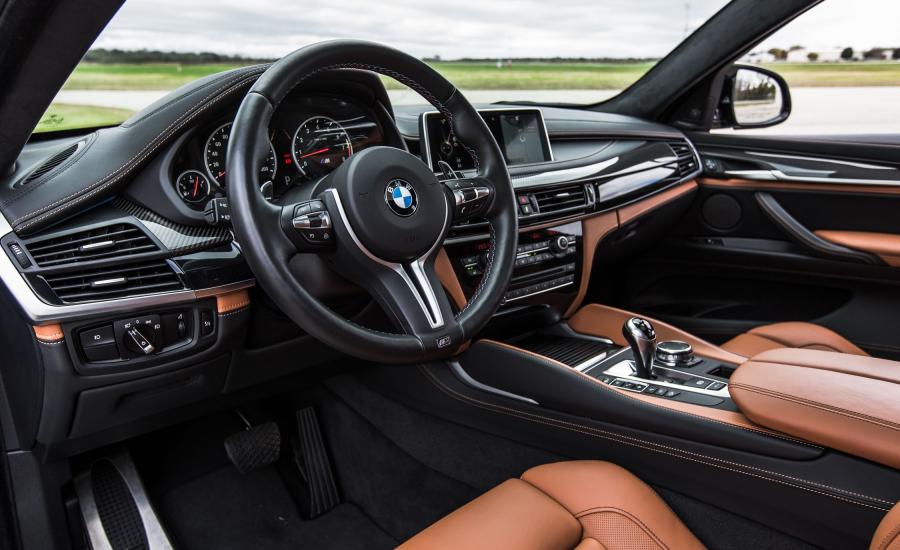 Интерьер BMW X6 M 2016 года  (US) (фото 2 из 18)